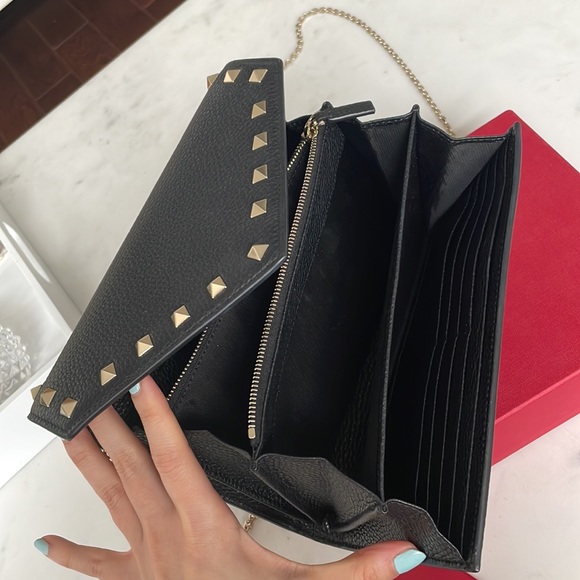 Valentino Garavani Rockstud Leather Wallet-On-Chain-Black - Picture 6 of 11